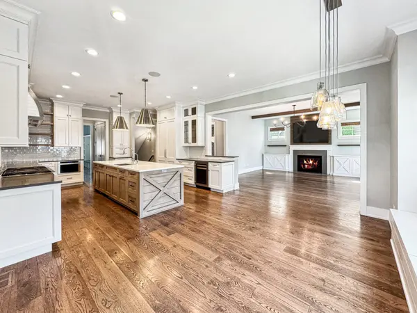 25 N Fremont ST, Naperville, IL 60540