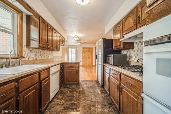 1045 E Thacker ST Des Plaines, IL 60016