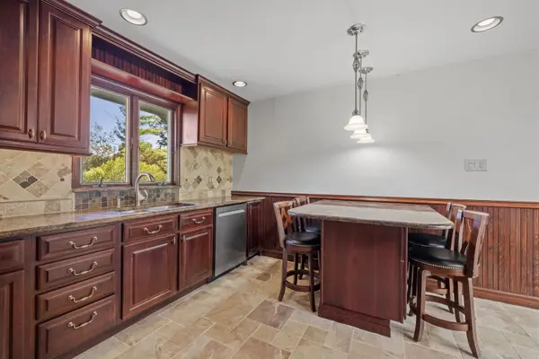 28 Ashlawn AVE, Oswego, IL 60543