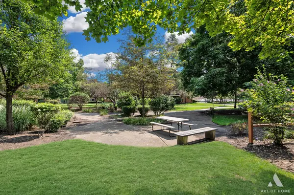 1117 S Old Wilke RD #309, Arlington Heights, IL 60005