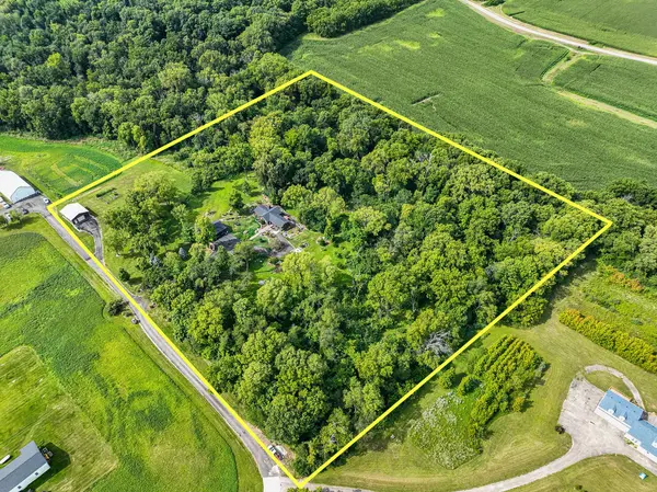 911.5 Melugins Grove RD, Compton, IL 61318