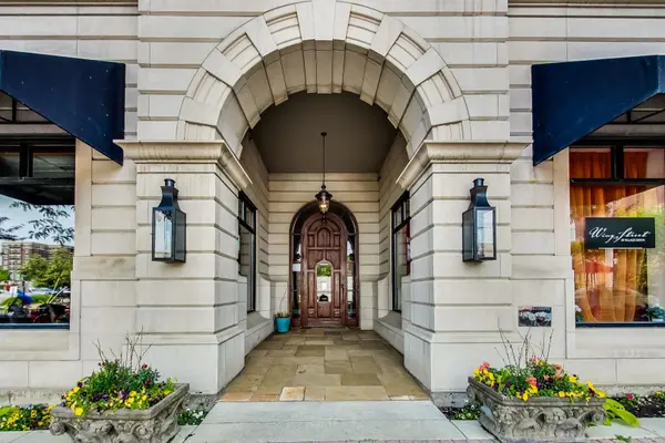 151 W Wing ST #902, Arlington Heights, IL 60005
