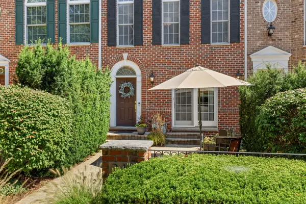 245 BOX CAR AVE, Naperville, IL 60540