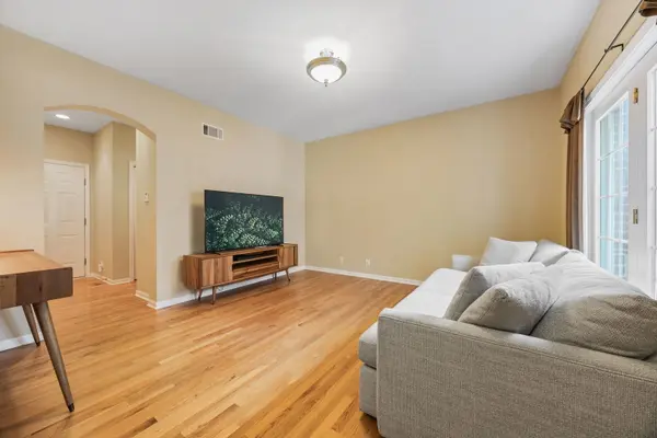 245 BOX CAR AVE, Naperville, IL 60540