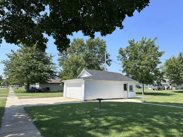 100 Monroe ST, Leonore, IL 61332