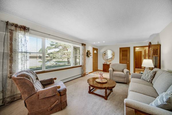 322 Meadowlark RD, Bloomingdale, IL 60108