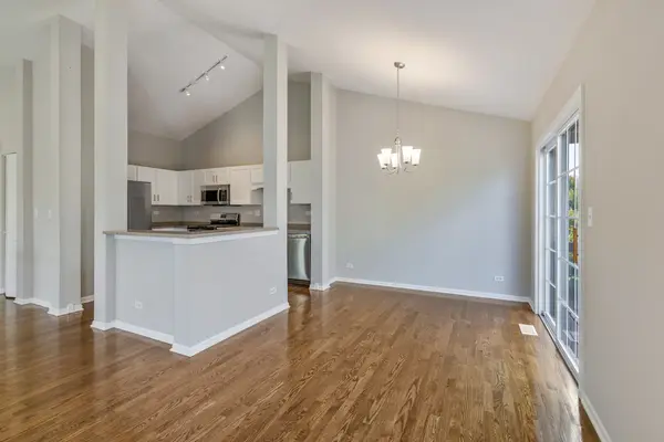 1972 Fountain Grass CIR, Bartlett, IL 60103