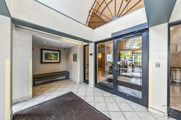 511 Aurora AVE #619, Naperville, IL 60540