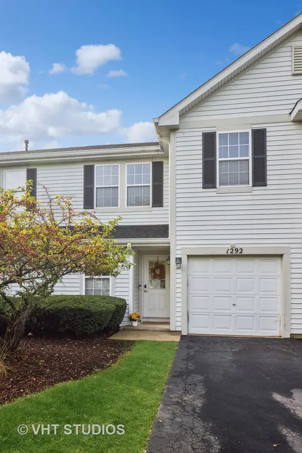 1292 Whispering Hills DR, Naperville, IL 60540
