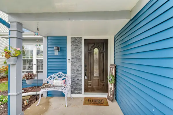 2333 Meadows LN, Round Lake Beach, IL 60073