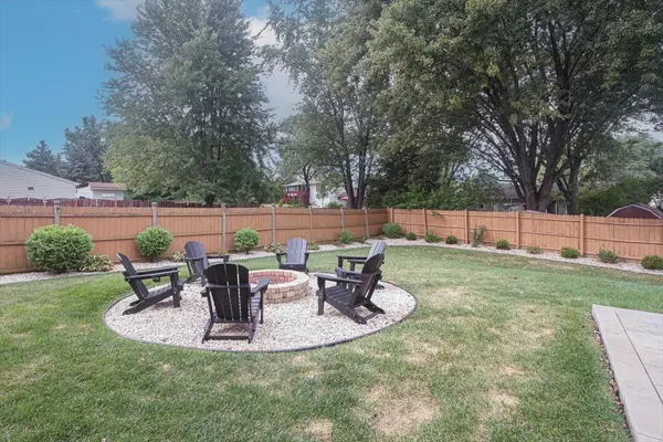 1350 SEBRING CIR, Elgin, IL 60120