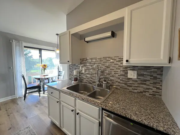 115 Olesen DR #3I, Naperville, IL 60540