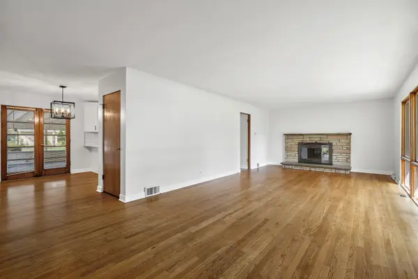 7s174 Wild Cherry RD, Naperville, IL 60540