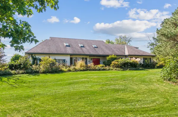 96 Old Creek RD, Palos Park, IL 60464