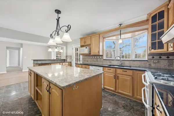 1137 Barcroft CT, Naperville, IL 60540