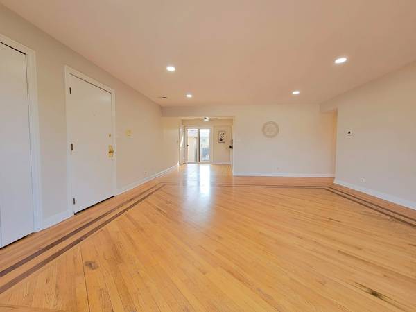 3207 N Pontiac AVE #3W, Chicago, IL 60634