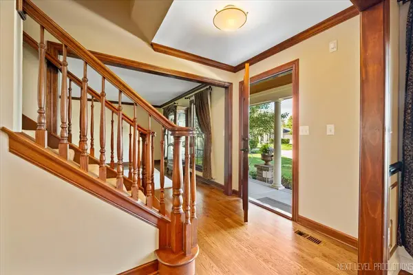 938 Oakleaf CT, Naperville, IL 60540