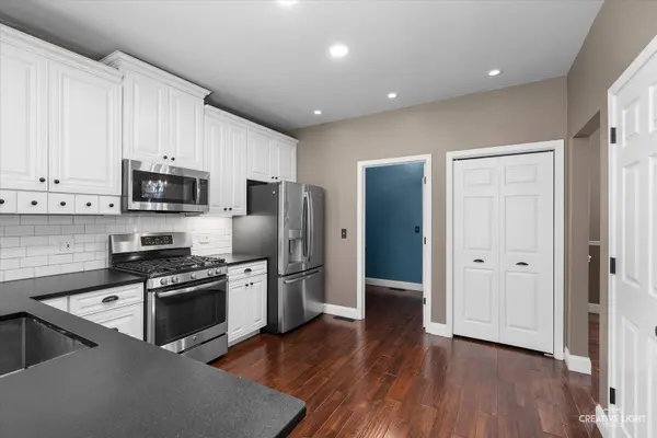 302 Mallard LN, Sugar Grove, IL 60554
