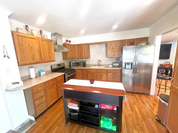 928 Berkley ST, Carpentersville, IL 60110