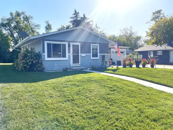 928 Berkley ST, Carpentersville, IL 60110