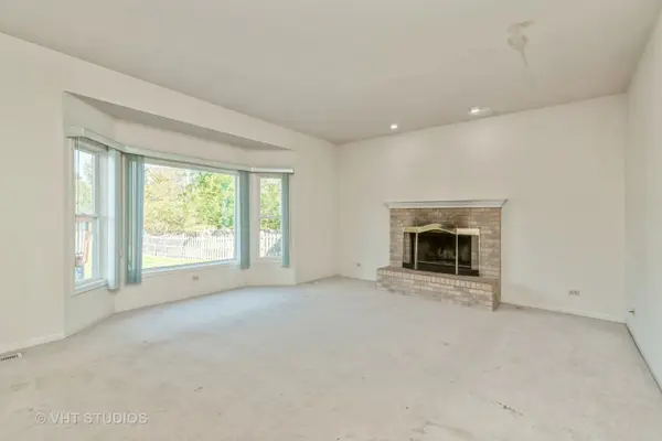 5011 Princeton LN, Lake In The Hills, IL 60156