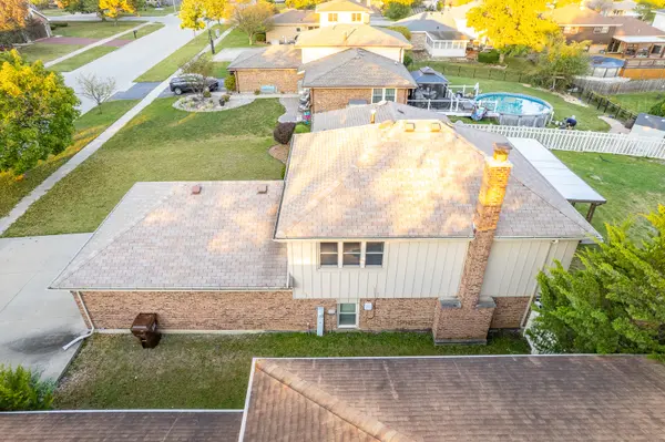 8525 Carriage LN, Tinley Park, IL 60487