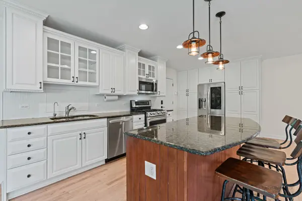 127 Howe TER, Barrington, IL 60010