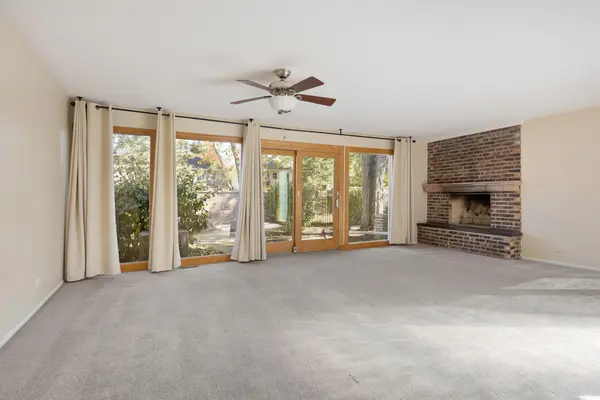 13 Temple Garden CT, St. Charles, IL 60174