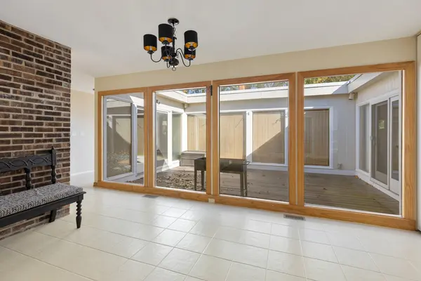 13 Temple Garden CT, St. Charles, IL 60174