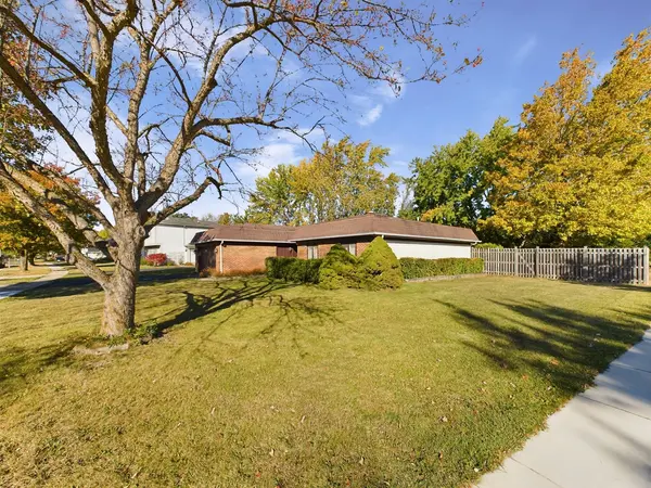 1700 Shorewood DR W, Hoffman Estates, IL 60192