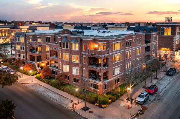180 W BENTON AVE #203, Naperville, IL 60540