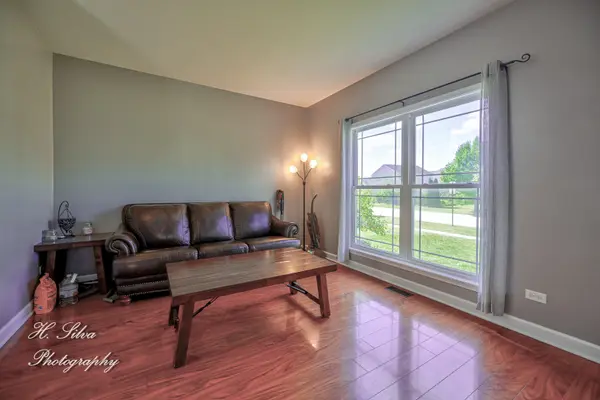 3318 Worthington LN, Lake In The Hills, IL 60156