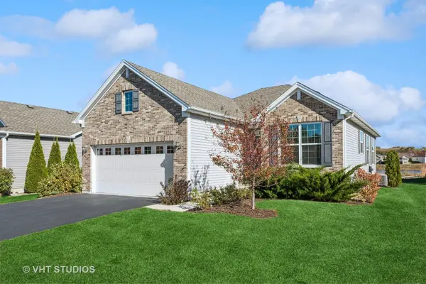 11 Mahogany CT, Algonquin, IL 60102