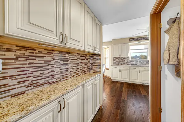 1212 Easton DR, Carol Stream, IL 60188