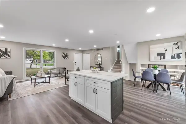 23 S Birchwood DR, Naperville, IL 60540