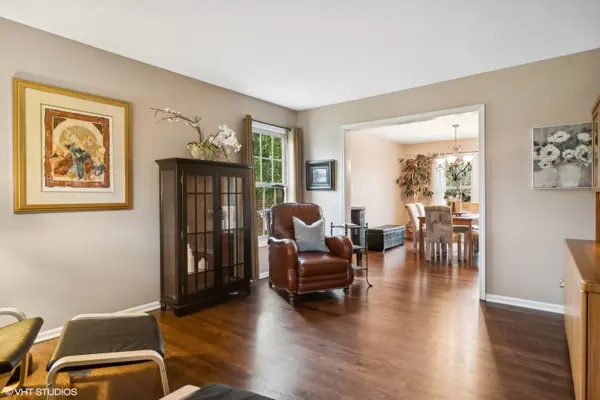1000 Jessica DR, Wauconda, IL 60084