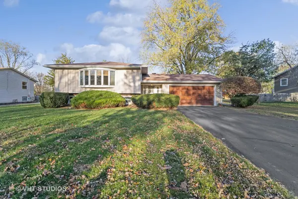 15244 W Pinewood LN, Libertyville, IL 60048