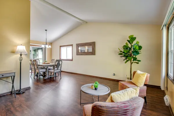 29W085 Wagner RD, Naperville, IL 60564