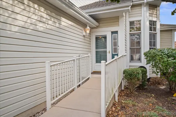 1724 Waverly CIR, St. Charles, IL 60174
