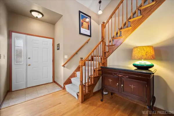 1724 Waverly CIR, St. Charles, IL 60174