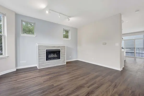 729 W Blackhawk ST, Chicago, IL 60610