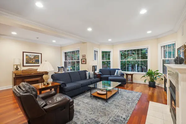 445 W Roslyn PL #1W, Chicago, IL 60614