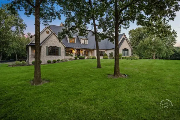 8S351 Oxford LN, Naperville, IL 60540