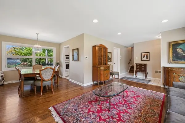 736 Pine ST, Deerfield, IL 60015