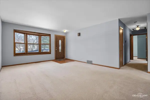 1330 Onaway TRL, Algonquin, IL 60102