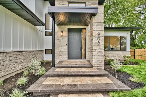 906 Glenshire RD, Glenview, IL 60025