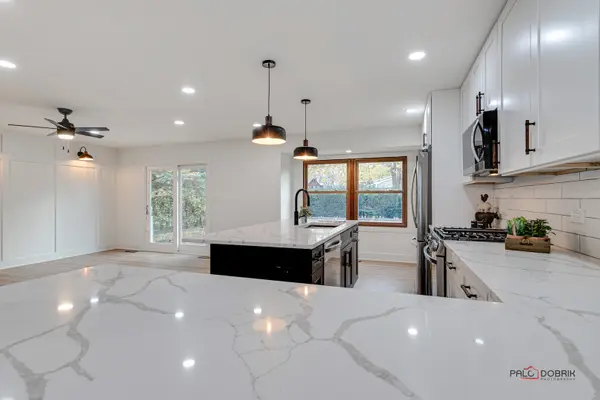 313 W Golf RD, Libertyville, IL 60048