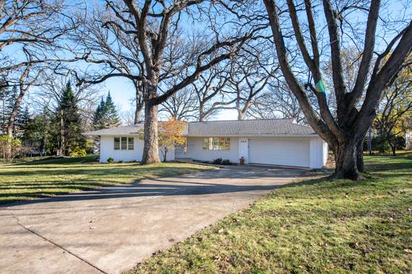 840 Hawthorne DR, Naperville, IL 60540
