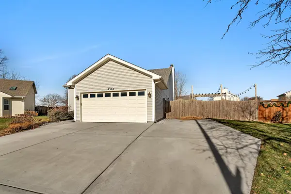 4307 Thornwood LN, Plainfield, IL 60586