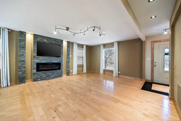 130 MARY LU LN, Buffalo Grove, IL 60089